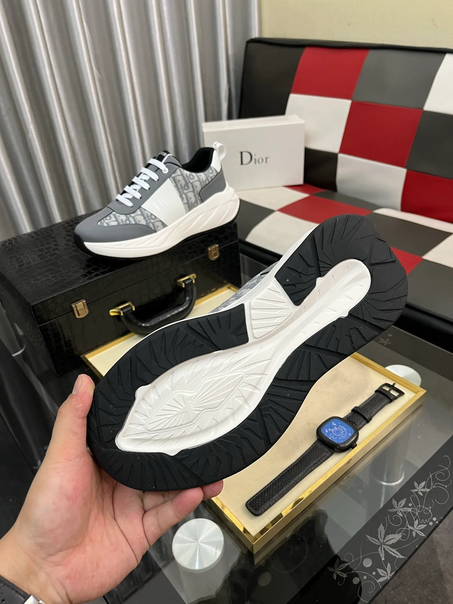 Men's shoes💰438⌚️⌚️[Dior] Dior's new men's genuine leather casual shoes, the highest version on the market, any comparison is welcome🆚! The original leather has excellent texture and is super high-end! Fetal sheep net lining imported from Italy, removable pad! Luxurious materials and fine workmanship, highly recommended! Code number: 38-442️⃣Colors available